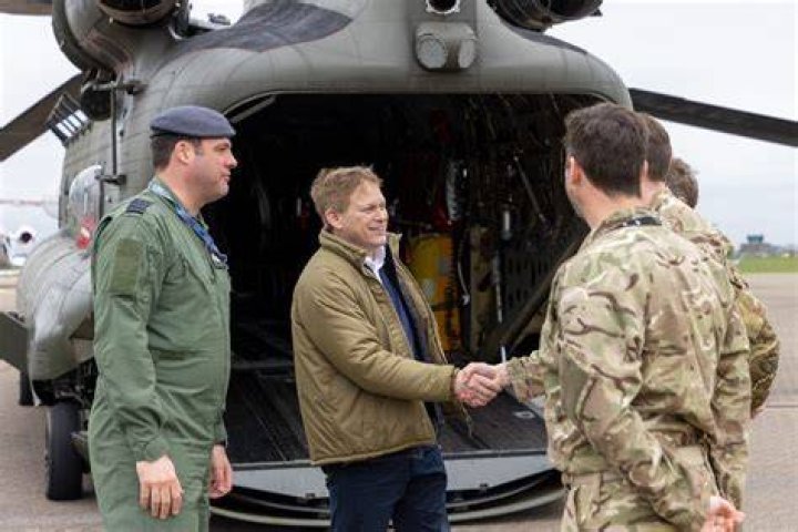 Capability boost for UK's global military operations as contract confirmed for new Chinooks