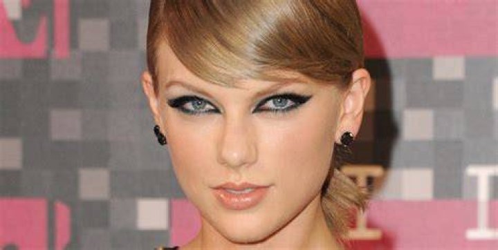 taylor swift sharpie eyeliner